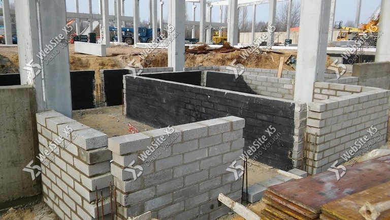 Ściany fundamentowe obiektu wystawienniczego